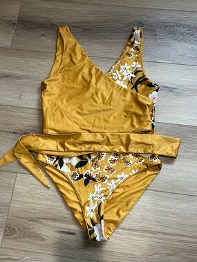 Baiia swimsuit reversible Mustard yellow Floral bathing suit  size 14